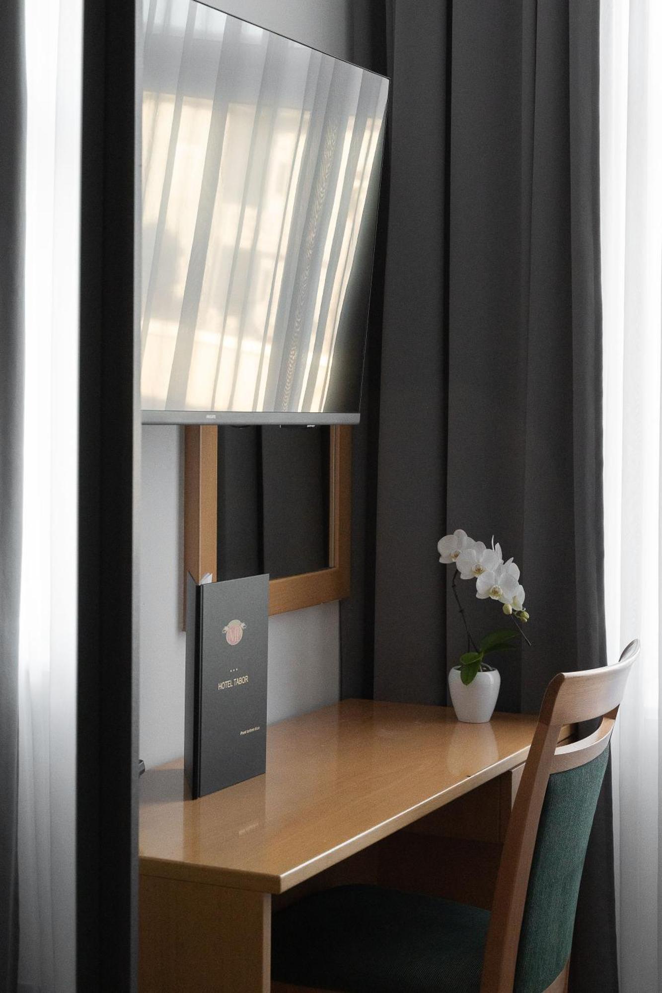 Hotel Tabor Sezana Bagian luar foto